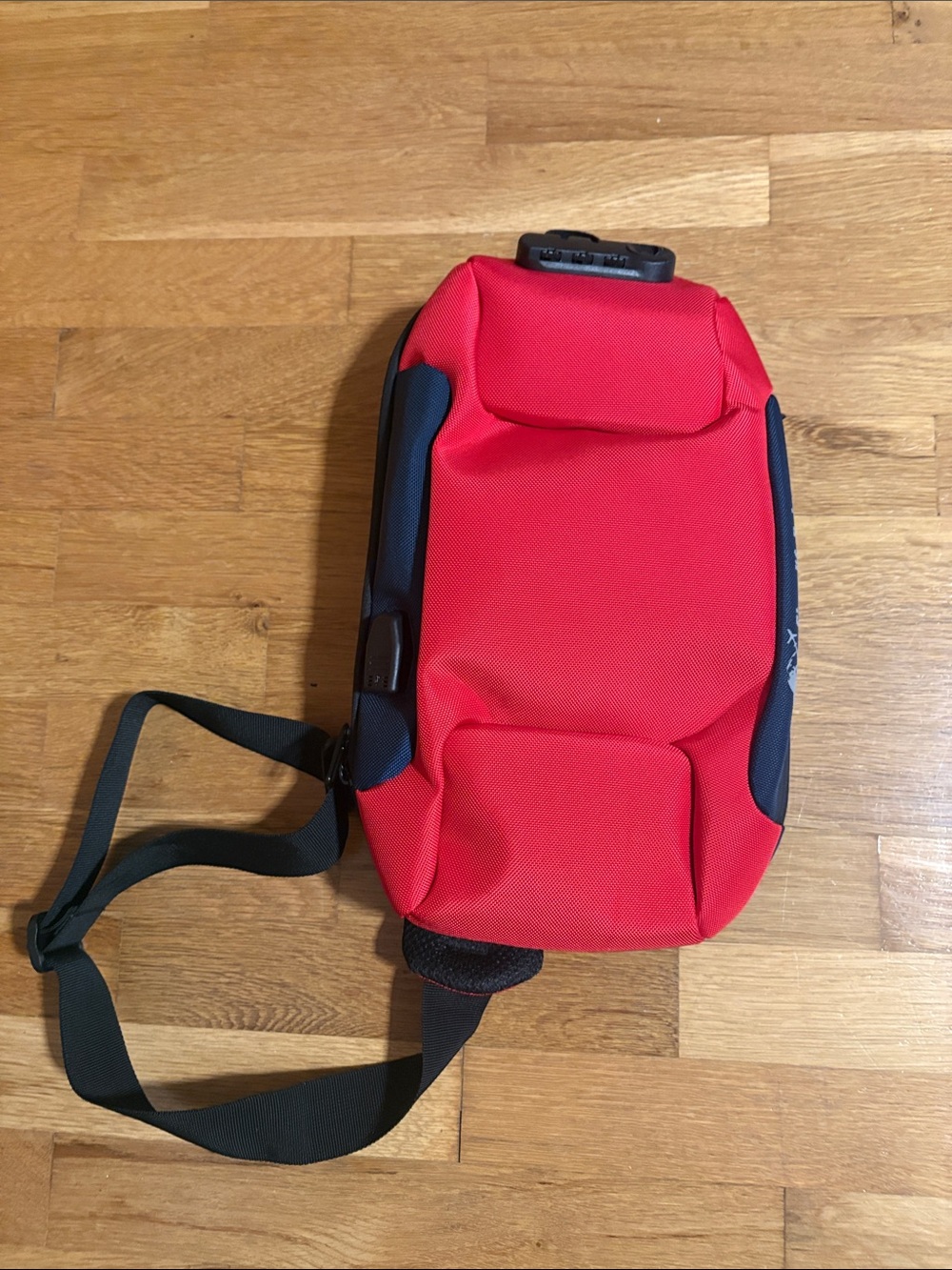 Simplify Living USA Anti-Theft Crossbody Charging Bag